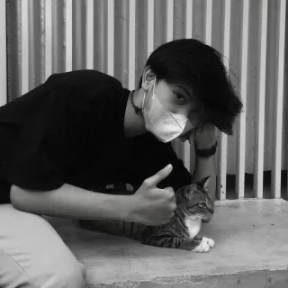 ⚫️ fcb9d429 เด็กผู้ชาย, หน้ากาก, แมว, สัตว์, เซลฟี่, ขาวดำ, เยาวชน, ยกนิ้วโป้ง telegram sticker