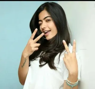 ✌️ de6367d4 ผู้หญิง, นักแสดง, คนดัง, ขยิบตา, สัญลักษณ์สันติภาพ, ภาพเหมือน telegram sticker