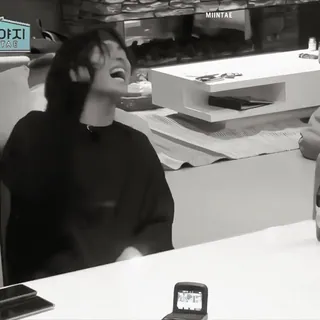 🔪 c40945f3 민태 personne, rire, table telegram sticker