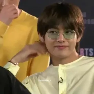 🍰 7217d51b Taehyung TAEHYUNG_V kpop, idola, penyanyi, ganteng, pria, selebriti telegram sticker