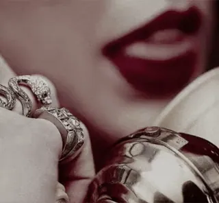 @DivaStickers DIVA × TAYLOR 🐍💅 :: @fStikBot whatsapp stickers