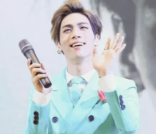 🤗 370cf26d 가수, 마이크, 남자, 공연자, 미소, 정장 telegram sticker