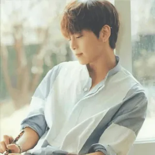 😅 5bdfae90 남자, 사람, 인물사진, 실내, 창문 telegram sticker