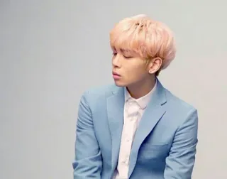 ☹️ 8dc4380a 인물사진, 남자, 정장, 패션, 사람, 가수 telegram sticker