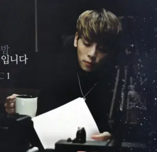 ☕️ cfde917b 밤 입니다 K팝, 한국, 가수, 유명인, 인물사진 telegram sticker