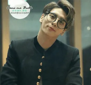 😊 d618c502 Dans ma Bulle 남자, 안경, 인물사진, k팝, 한국, 스웨터, 정장 telegram sticker