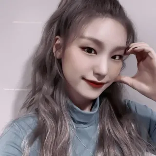 💋 40c4b6dc woman, girl, portrait, selfie, korean, makeup whatsapp sticker