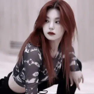 💋 7198c7d5 woman, korean, model, celebrity, red hair, portrait whatsapp sticker