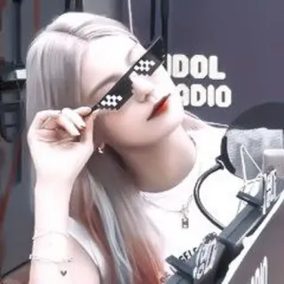 💋 bff87286 IDOL
RADIO idol, radio, music, entertainment, sunglasses, portrait, person whatsapp sticker