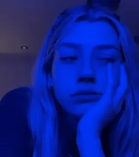 😔 a01b33e2 persoon, vrouw, portret, gezicht, blauw licht telegram sticker