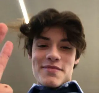 🚬 2c69dd87 person, selfie, man, brunette, young whatsapp sticker