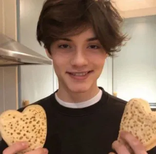 🚬 95bcf474 teen boy, crumpets, heart-shaped food, smiling, brunette whatsapp sticker