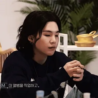 🪁 6028c197 Suga 이 앨범을 작업하고. 歌手, 韩国流行, 艺术家, 音乐, 偶像 telegram sticker