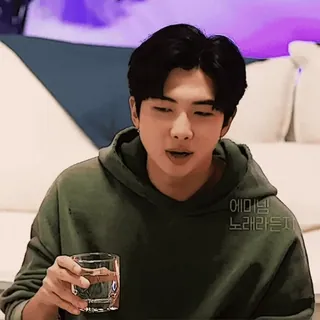 🪁 c60e4613 에미넴
노래라든지 男人, 韩国人, 人, 喝酒 telegram sticker