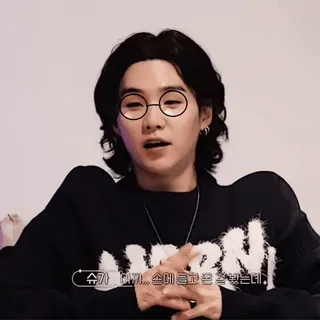 🪁 cd795d43 Suga 슈가가 머카...손 드글고 온 절랟는데... 韩流, 偶像, 歌手, 防弹少年团 telegram sticker