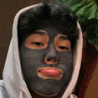 🚬 28706bfa maseczka do twarzy, pielęgnacja skóry, zabieg kosmetyczny, zabieg na twarz, bluza z kapturem, selfie, osoba telegram sticker