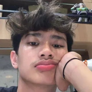 🚬 5f3cc575 nastolatek, portret, młody mężczyzna, twarz, selfie telegram sticker