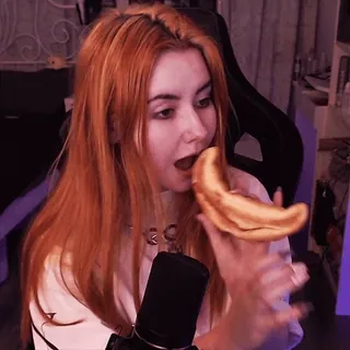 🥐 b4ba049b 食べる, バナナ, 女性, 赤毛, 食べ物 telegram sticker