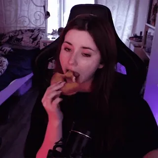 🍩 c463d5f7 食事, 女性, 食べ物, 軽食, 人 telegram sticker