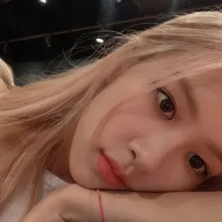 🌸 64790abe wanita, potret, selfie, pirang, kecantikan, gadis telegram sticker