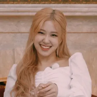 🌸 7b329659 wanita, senyum, potret, pirang, orang, bahagia telegram sticker