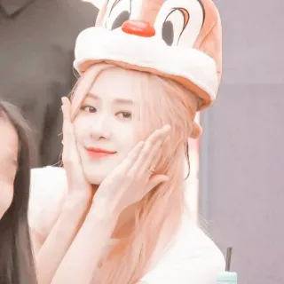 🌸 c5d08491 wanita, potret, dalam ruangan, senyum telegram sticker