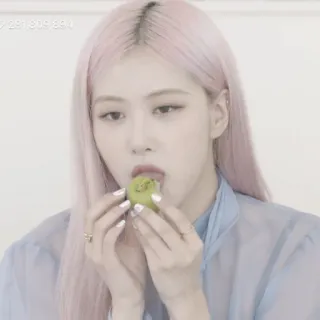 🍰 4d1db366 Rose ロゼ, Blackpink, 食べる, フルーツ, K-pop, 歌手 telegram sticker