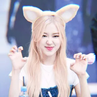 🍣 17e7a7c2 femme, oreilles, blonde, portrait, mignon telegram sticker