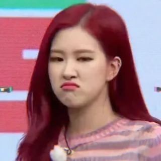 🍪 a30ba38a femme, kpop, célébrité, mème, drôle, portrait, cheveux roux, expression telegram sticker