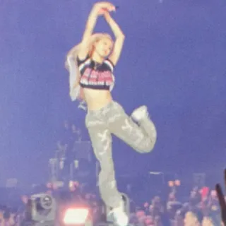 🍡 bbe7c762 personne, femme, performance, concert, chanteur, danseur telegram sticker