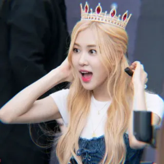 🍶 e302903e femme, couronne, blonde, chanteuse, idole, personne, fille telegram sticker