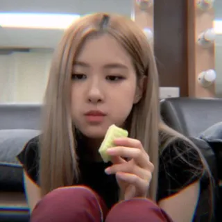 🥠 fd1f600d femme, manger, collation, nourriture, intérieur telegram sticker