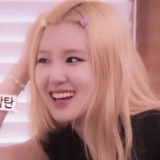 🌸 5e6ed285 donna, capelli biondi, ritratto, sorridente, persona telegram sticker