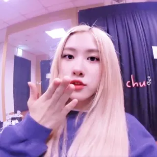 💗 eb075225 chu hôn, dễ thương, gái, tóc vàng, hồng, kpop, Hàn Quốc telegram sticker