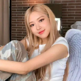 🐰 cc6eb780 Rose kpop, cantora, loira, idol, mulher, rosé, blackpink telegram sticker