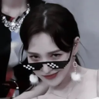 😏 2883a682 mulher, óculos de sol, óculos pixelados, retrato telegram sticker