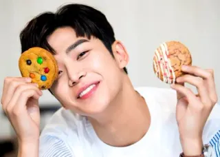 🍪 0b2d21a3 pessoa, cookies, comida, retrato, sorrindo whatsapp sticker