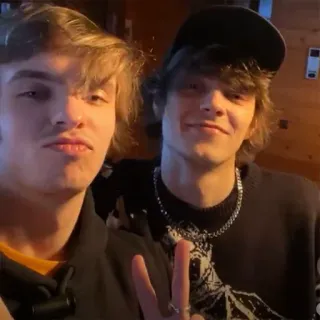 ✌ 82519d58 telegram sticker