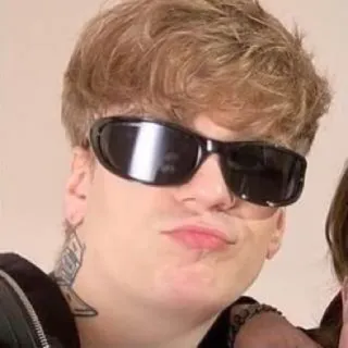 😎 c590ca02 人物, サングラス, ポートレート, タトゥー, 男性 telegram sticker