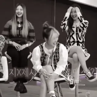 🍙 b7edc8e1 지X제시 kpop, con gái, tình bạn, giải trí, nhóm, Hàn Quốc telegram sticker