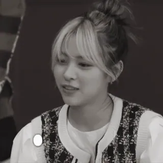 🍙 ea3943e3 phụ nữ, chân dung, trắng đen, tóc búi, Hàn Quốc, người telegram sticker