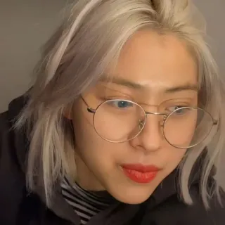 🍒 3f95dd92 женщина, блондинка, очки, портрет, человек, мода whatsapp sticker