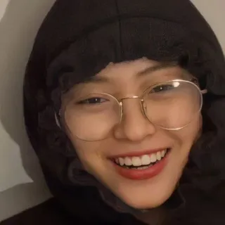 🍒 53fbefa2 женщина, портрет, очки, толстовка, человек, лицо whatsapp sticker