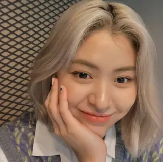 🍒 af9f38ed женщина, портрет, селфи, человек, блондинка, улыбка whatsapp sticker