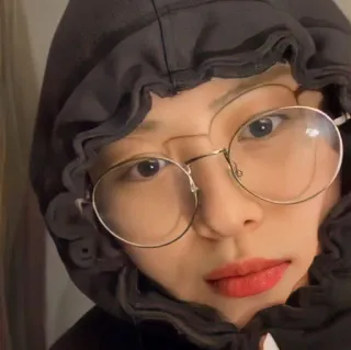 🍒 cbefeff9 женщина, очки, толстовка, портрет, лицо, человек whatsapp sticker