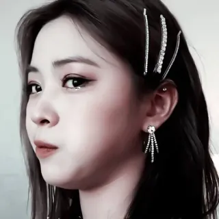 🥅 1fa1ae8e femme, portrait, beauté, boucles d'oreilles, accessoires cheveux whatsapp sticker