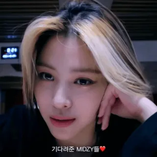 🪁 6b674bb7 기다려준 MIDZY들❤️ kpop, cantante, mujer, retrato, celebridad, asiática whatsapp sticker