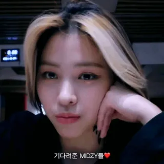 🪁 de7da02b 기다려준 MIDZY들❤️ coreano, chica, retrato, celebridad, k-pop whatsapp sticker