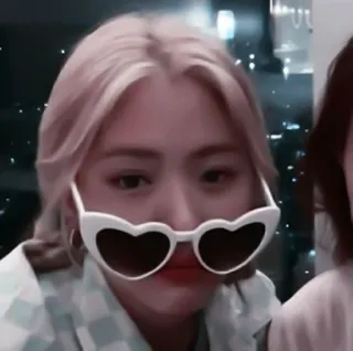 💐 4c15e148 phụ nữ, kính râm, trái tim, chân dung, người, cô gái, khuôn mặt telegram sticker