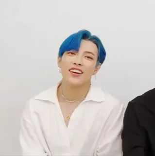 ⛈ 3dd086b6 potret, kpop, penyanyi, rambut biru, kemeja putih telegram sticker